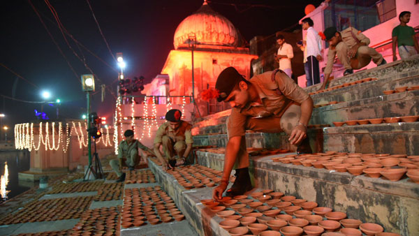 ది ఎక్స్ప్రెస్ ట్రిబ్యూన్ కథనం ఇలా.. ది ఎక్స్ప్రెస్ ట్రిబ్యూన్ కథనం ఇలా..