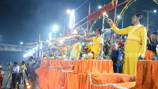 తొలిసారిగా వచ్చిన వారే.. తొలిసారిగా వచ్చిన వారే..