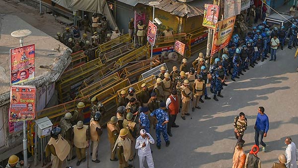  పోలీసుల వలయంలో అయోధ్య 