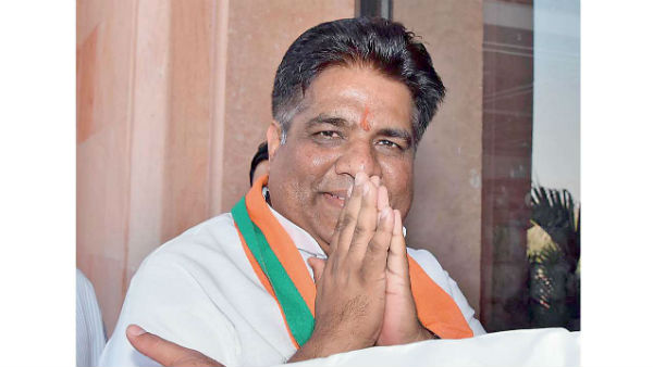 అజిత్ పవార్ ను ఒప్పించటంలో కీలక పాత్ర పోషించిన భూపేంద్ర యాదవ్ అజిత్ పవార్ ను ఒప్పించటంలో కీలక పాత్ర పోషించిన భూపేంద్ర యాదవ్