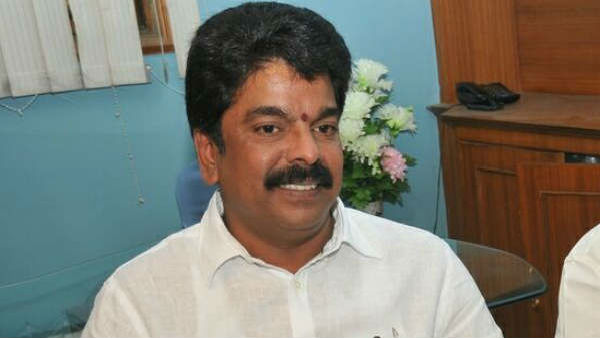 150 cattle of YCP were roaming in the capital.. Bonda Uma counter to YCP ministers 150 cattle of YCP were roaming in the capital.. Bonda Uma counter to YCP ministers