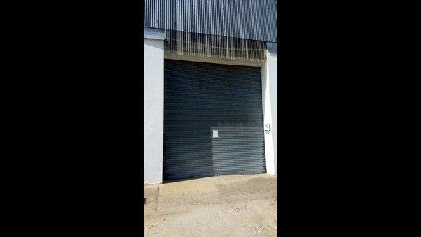 ఐటీ దాడులతో కష్టాలు ఐటీ దాడులతో కష్టాలు
