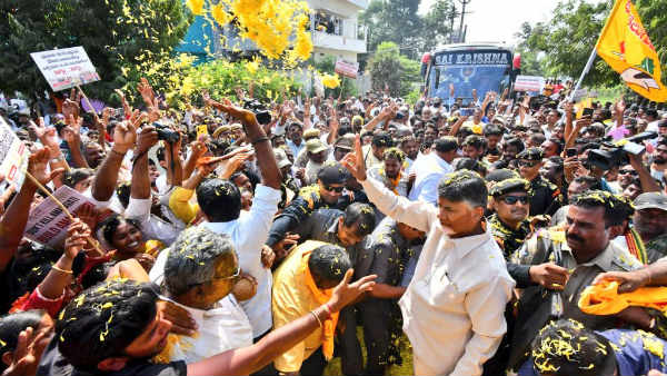 రెండు గా చీలన రాజధాని రైతులు..