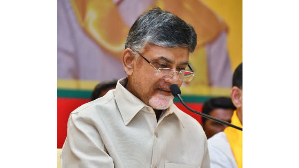 చంద్రబాబు రాజధాని పర్యటన .. రాజధానిలో ఏం జరుగుతుందో చెప్పే యత్నం చంద్రబాబు రాజధాని పర్యటన .. రాజధానిలో ఏం జరుగుతుందో చెప్పే యత్నం