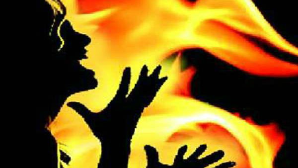 స్కూటీ టైర్ పంచర్ ... సోదరికి ఫోన్ చేసి తన పరిస్థితి చెప్పిన ప్రియాంకా రెడ్డి స్కూటీ టైర్ పంచర్ ... సోదరికి ఫోన్ చేసి తన పరిస్థితి చెప్పిన ప్రియాంకా రెడ్డి