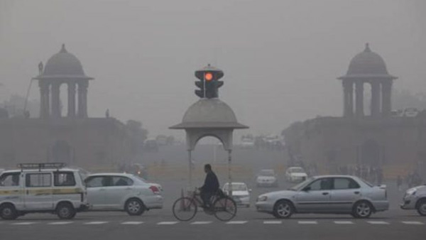 32 flights diverted from Delhis IGI airport due to low visibility caused by pollution, Schools shut down at Noida 32 flights diverted from Delhis IGI airport due to low visibility caused by pollution, Schools shut down at Noida