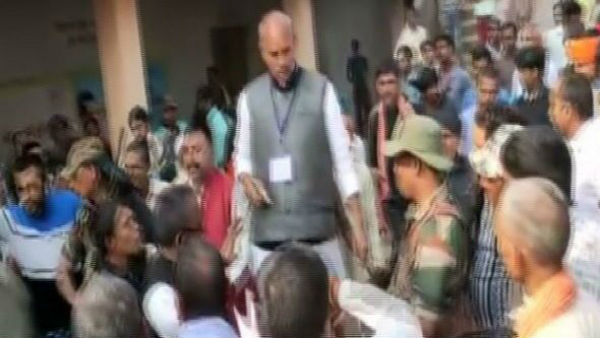 రాళ్లతో దాడి..