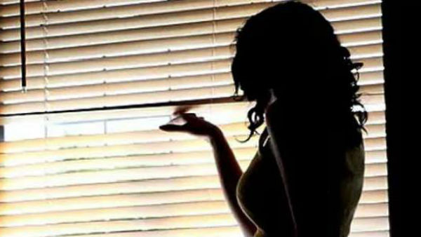 పక్కింటి అమ్మాయి 