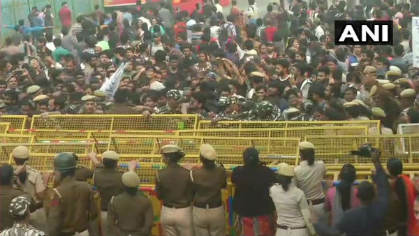 యూనివర్శిటీ బంద్‌కు పిలుపు 