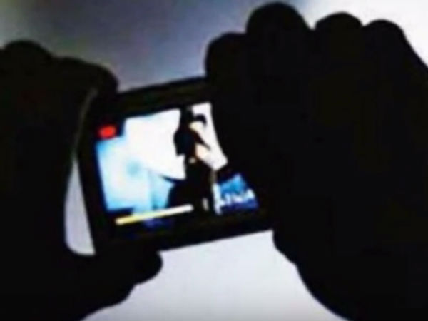 బ్లాక్‌మెయిల్..