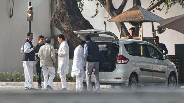 ఆ తరువాత వార్ రూమ్ భేటీ..?