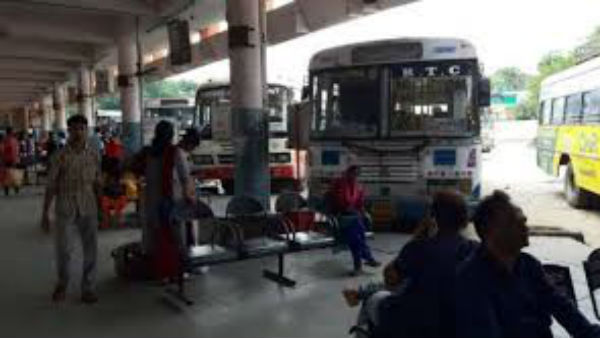 ఎంజీబీఎస్‌లో మహిళా ఉద్యోగినులు..