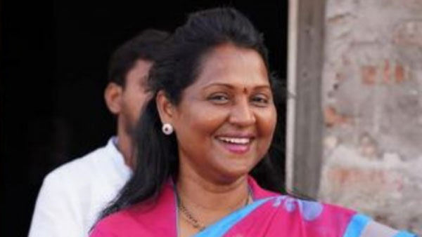 కుల వివాదంలో శ్రీదేవి... జేసీ చాంబర్ లో విచారణ