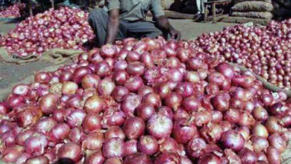  తక్కువ ధరకే ఉల్లి అమ్మకాలు