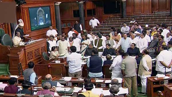 మార్షల్స్ ద్వారా బయటకు పంపేందుకు మార్షల్స్ ద్వారా బయటకు పంపేందుకు