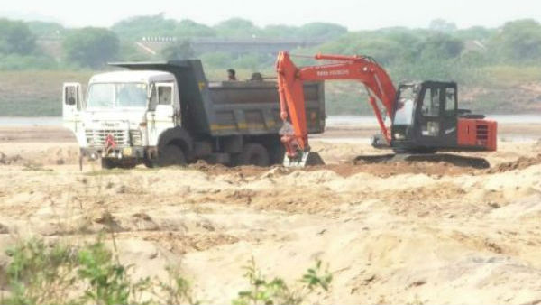 ఇసుక సమస్య తీర్చటానికి ఇసుక వారోత్సవాలు చెయ్యాలని ప్రభుత్వ నిర్ణయం 