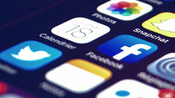 సోషల్ మీడియాపై నిఘావర్గాల కన్ను సోషల్ మీడియాపై నిఘావర్గాల కన్ను