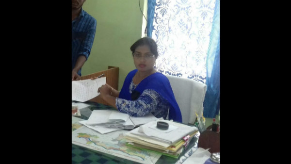 తహసిల్దార్ హసీనాబీతో పాటు కొత్తపల్లి ఎంపీడీవో గిడ్డయ్య కూడా పరారీ తహసిల్దార్ హసీనాబీతో పాటు కొత్తపల్లి ఎంపీడీవో గిడ్డయ్య కూడా పరారీ