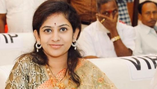 TDP leader Sadineni yamini decided to join in BJP in presence of working president JP nadda TDP leader Sadineni yamini decided to join in BJP in presence of working president JP nadda