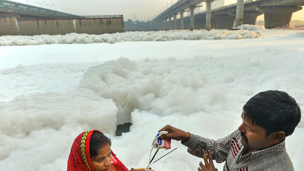  కాలుష్య జలాల్లోనే ఛాత్ పూజ