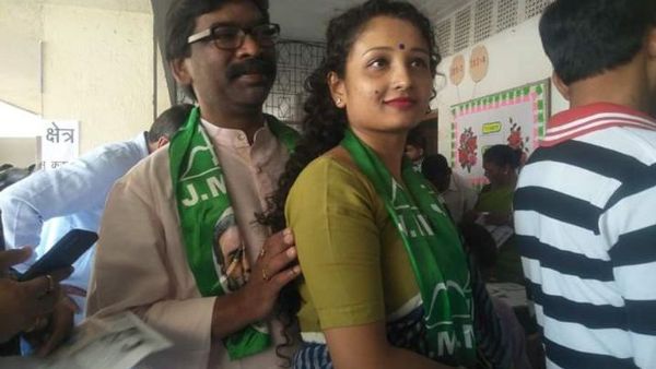 ప్రేమ పెండ్లి.. కాదు.. పెద్దలు కుదిర్చిందే..