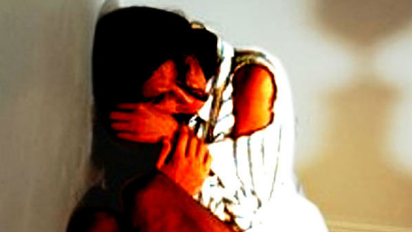 కాళ్లు, చేతులు కట్టేసి..