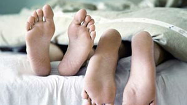 ఒకే ఇంటిలో అక్కాచెల్లితో కాపురం ఒకే ఇంటిలో అక్కాచెల్లితో కాపురం