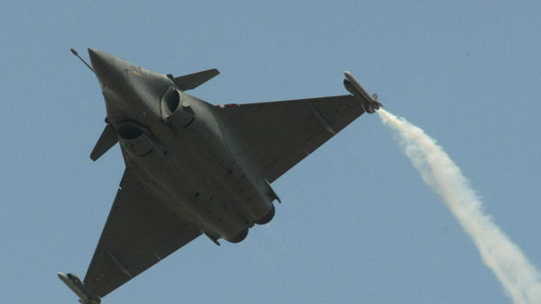 రాఫెల్ పై దాఖలైన అన్ని పిటిషన్లు కొట్టేసిన ధర్మాసనం రాఫెల్ పై దాఖలైన అన్ని పిటిషన్లు కొట్టేసిన ధర్మాసనం