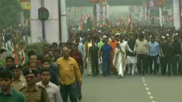 అమిత్ షాపై ప్రియాంక సెటైర్లు.. యువతకు భరోసా