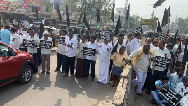 ఆందోళనకారులను అడ్డుకునే యత్నంలో పోలీసులు