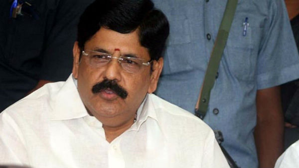  తన సీటు మార్చాంటూ..