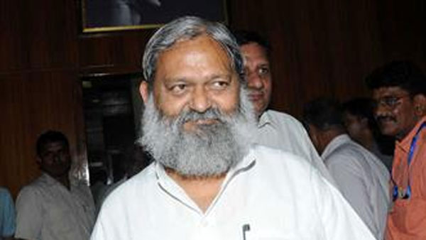 పోలీసుల తీరుపై రాహుల్ అసహనం .. రాహుల్, ప్రియాంకాలపై మంత్రి అనిల్ విజ్ తీవ్ర వ్యాఖ్యలు