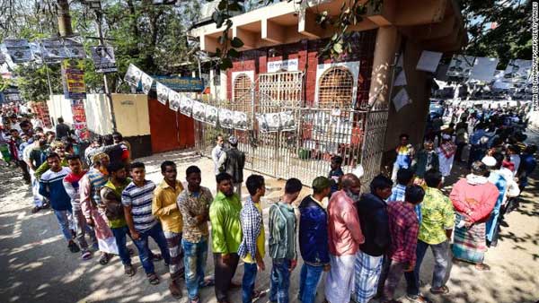 ఒక్కొక్కరు ఒక్కో సమయంలో భారత్లోకి ఎంటర్ ఒక్కొక్కరు ఒక్కో సమయంలో భారత్లోకి ఎంటర్