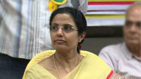 Nara Bhuvaneswari going to support farmers in Amaravati on their agitation against capital shifting Nara Bhuvaneswari going to support farmers in Amaravati on their agitation against capital shifting