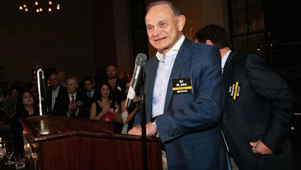 టార్గెట్స్ అందుకోవడంతోనే భారీ నజరానా టార్గెట్స్ అందుకోవడంతోనే భారీ నజరానా