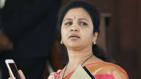 కర్నూలు జిల్లాలో పార్టీ కోసం విశేషంగా పని చేసిన రేణుక కర్నూలు జిల్లాలో పార్టీ కోసం విశేషంగా పని చేసిన రేణుక