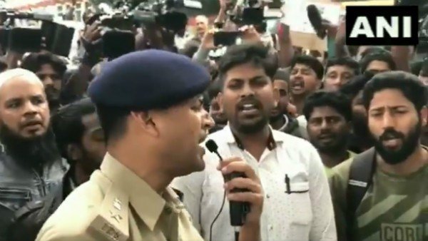 కాలేజ్ విద్యార్థుల గ్యాంగ్ లు 