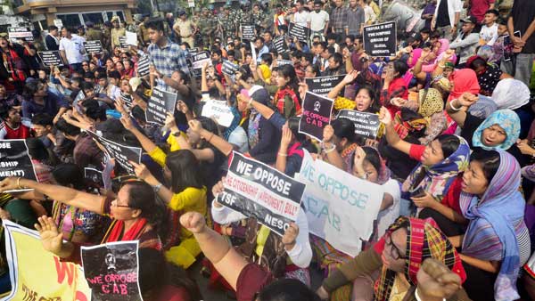 పోలీసుల చేతికి సాక్షాలు