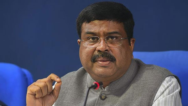  ఎవరిని పడితే వాళ్లను రానిద్దామా..? : ధర్మేంద్ర ప్రధాన్