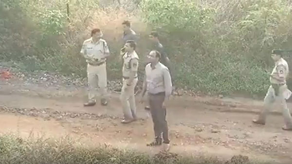నిందితుల మృతదేహాలకు పోస్టుమార్టం