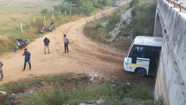 సీన్ రీ కన్స్ట్రక్షన్ చేయడానికి నిందితులను తీసుకెళ్ళిన పోలీసులు 