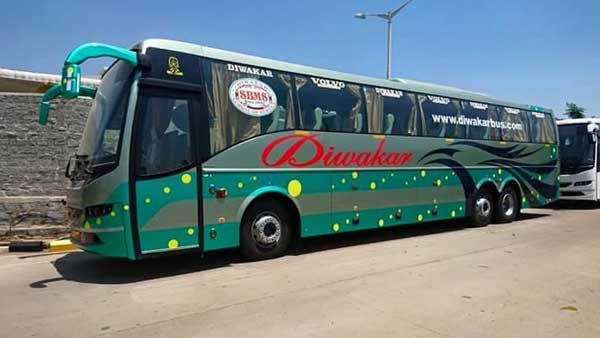 నిబంధనలకు విరుద్ధంగా నడుపుతున్నారని ఆరు బస్సులు సీజ్