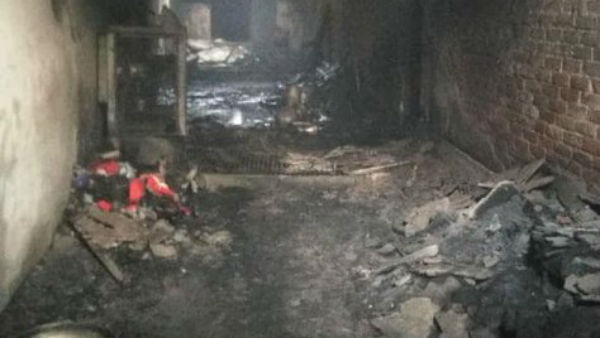  ఇరుకైన రోడ్డులో..