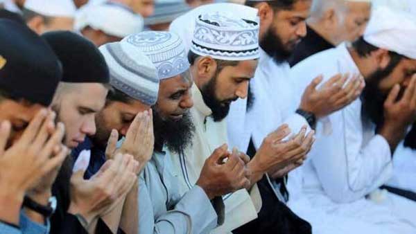  కూలిన గోడ..