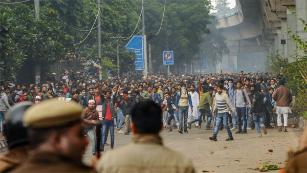 పోలీసులకే దెబ్బలు తగిలాయి..