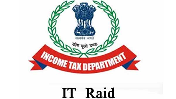 అర్దరాత్రి సోదాలు