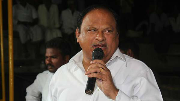 కరణం బలరాం తో కూడా టచ్ లో ఉన్న వైసీపీ నేతలు 