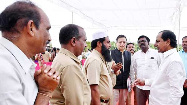 ఆర్టీసీ కార్మికులతో ఆత్మీయ సమావేశం .. కలిసి భోజనం ఆర్టీసీ కార్మికులతో ఆత్మీయ సమావేశం .. కలిసి భోజనం