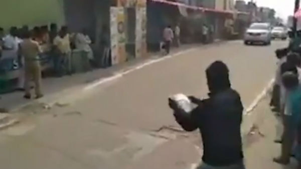 అడ్డుకున్న యువకులు.. 