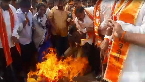 కొల్హాపూర్ లో ఉద్రిక్తత